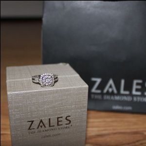 Zale’s Diamond Frame Ring